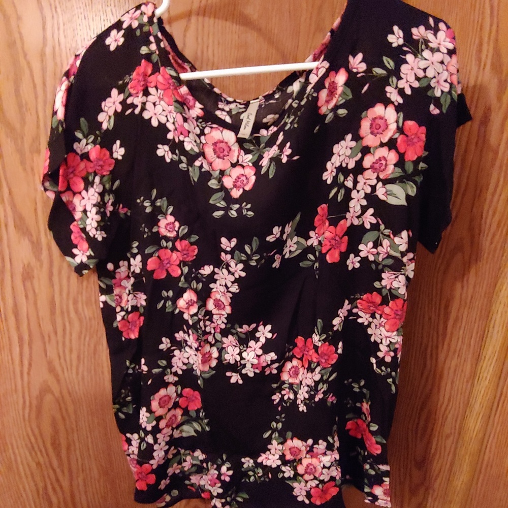 Black & Coral Floral Scoopneck Tunic